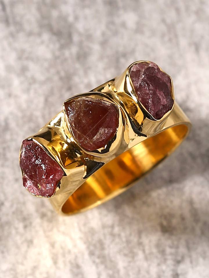 Anillo de banda ancha de plata de ley 925 con turmalina rosa cruda para venta al por mayor de Tiramisu