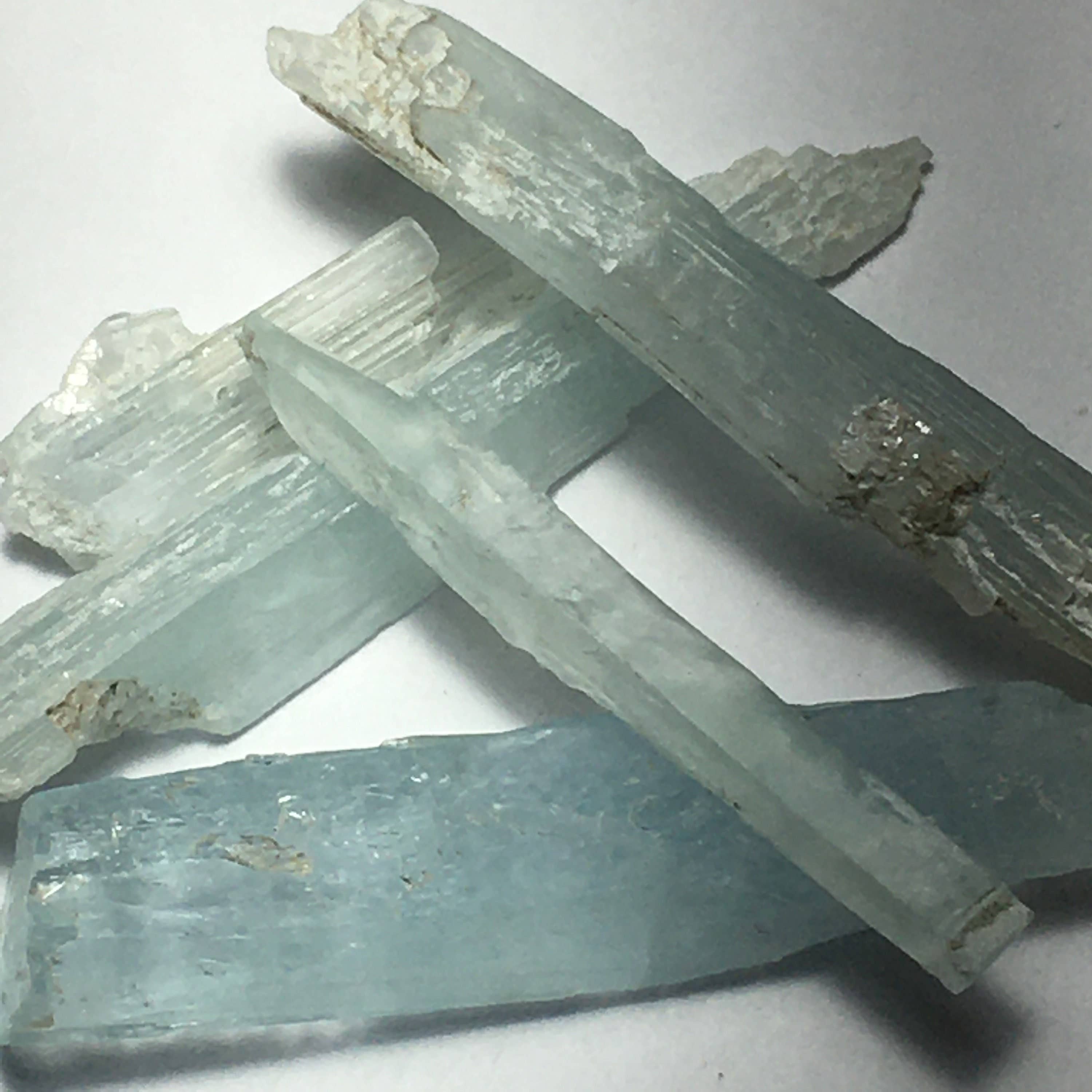 Wildheart Crystals – wholesale Andlig sten/kristall – Parti med 5 stora akvamarinkristaller2
