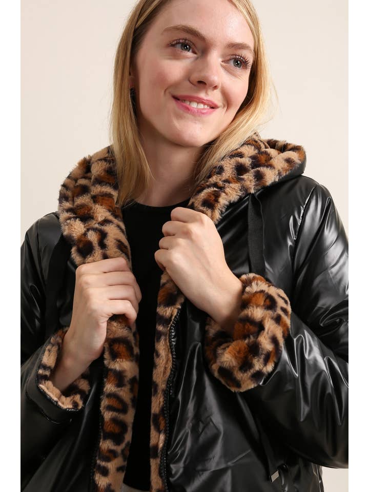 Attrait Paris – Blusão - Mulher por atacado – Casaco longo reversível com capuz e pele de leopardo1