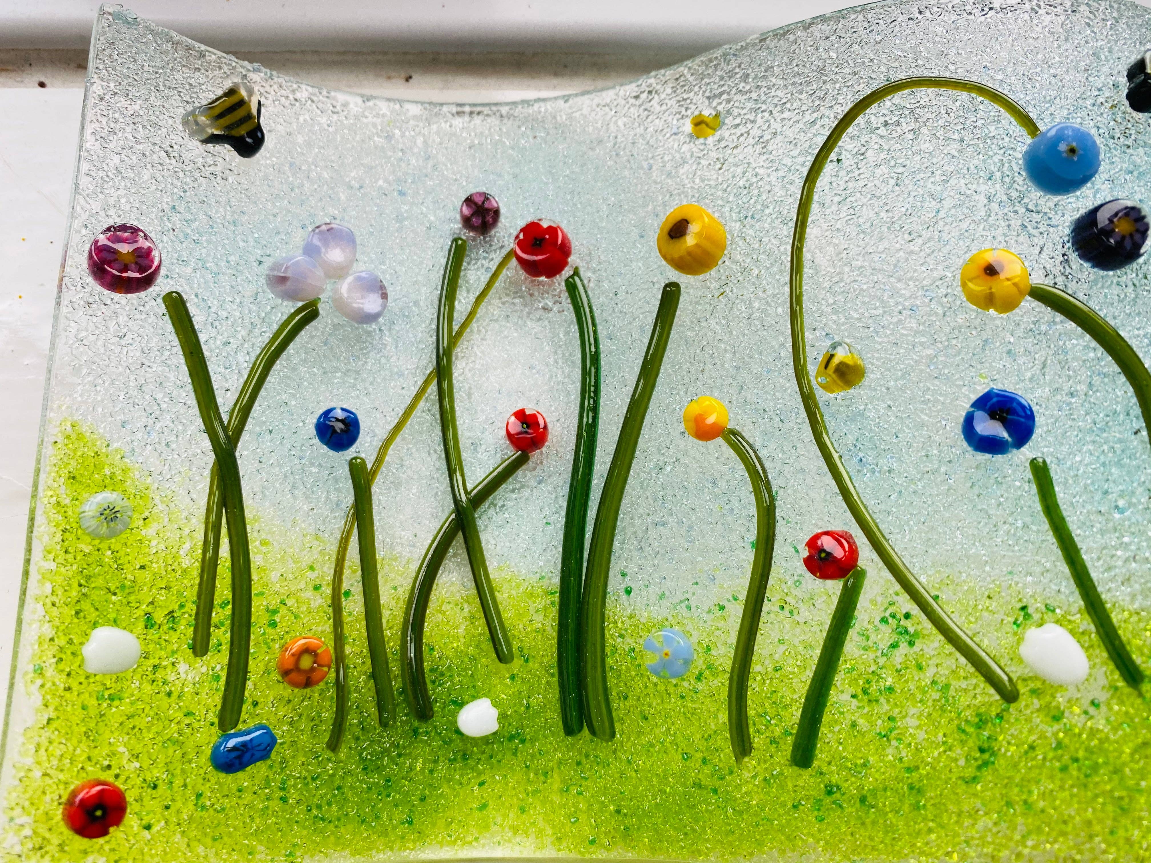 Ally Glass Studio – wholesale Decorative tabletop object – Self standing flower meadow1