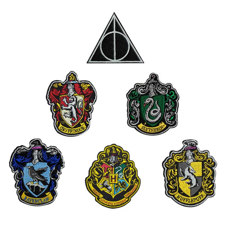 Set med 6 Harry Potter-emblem (stryk-på) för wholesale av Wizard Alliance