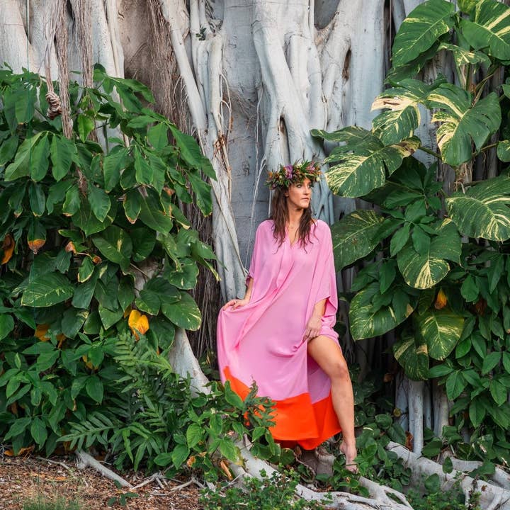 Caftano in seta CB Grey x Elise Lyon per la vendita all'ingrosso da parte di CB Grey