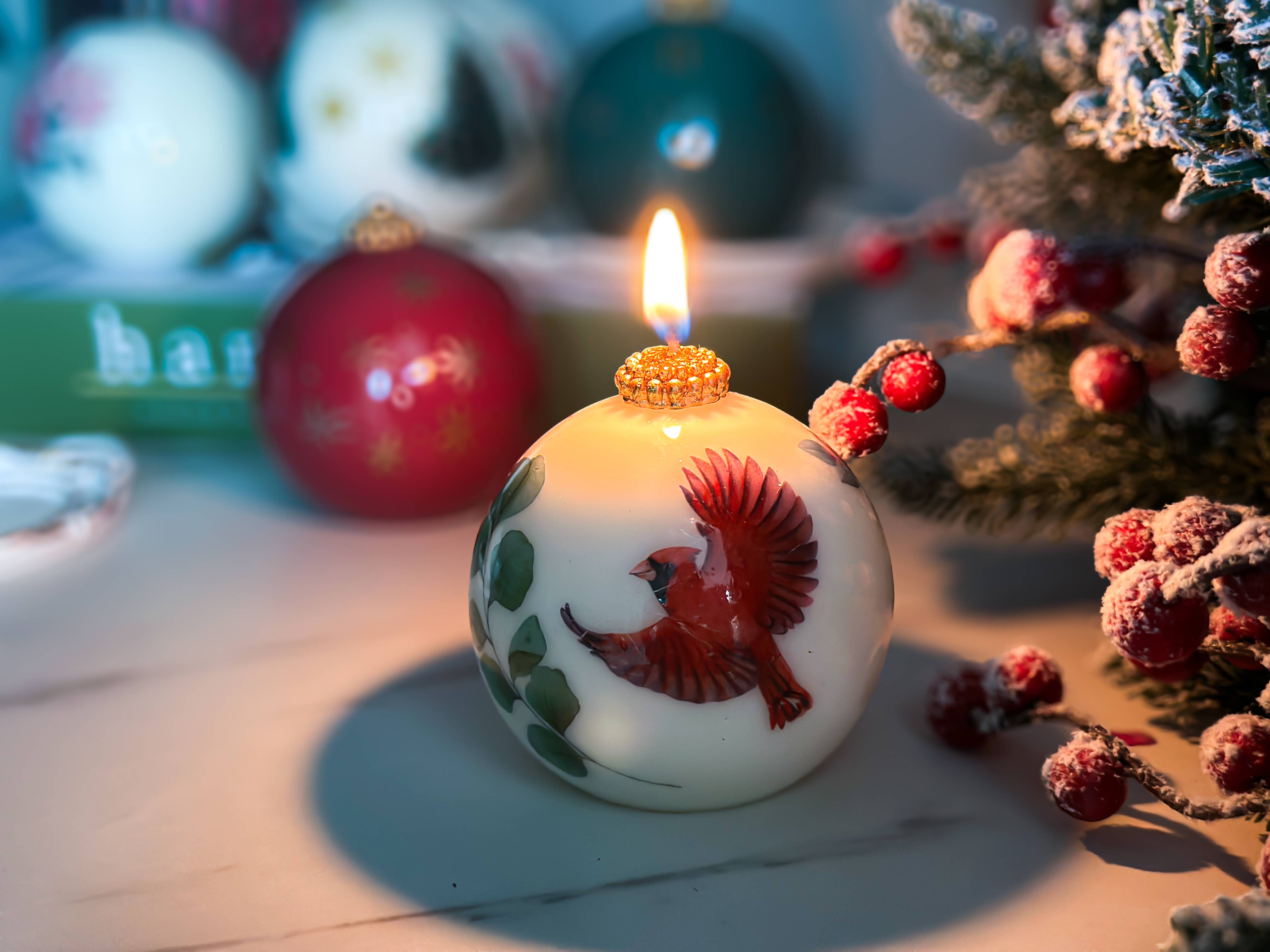 VR.candle - Wholesale Novelty Candle - Candle with Cardinal | Vintage Style Christmas Candles4