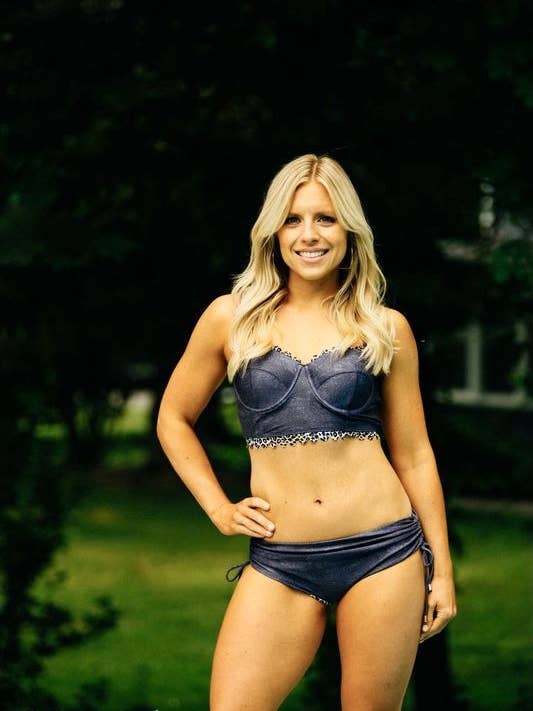 Top style Corset Carmen pour la vente par Karo Swimwear