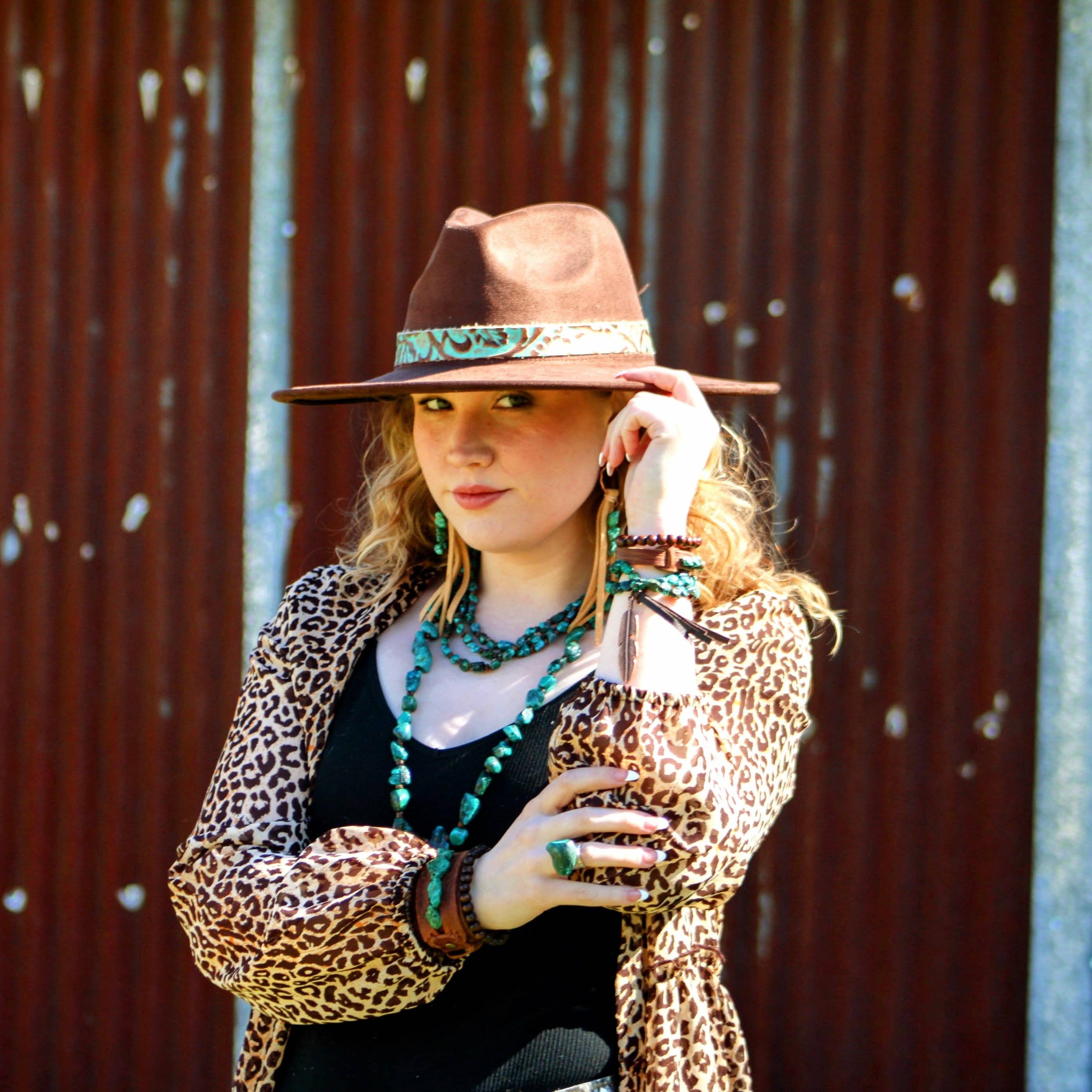 The Jewelry Junkie - Vente Collier de perles - Collier large à triple rangée en turquoise naturelle et cuivre 252y2