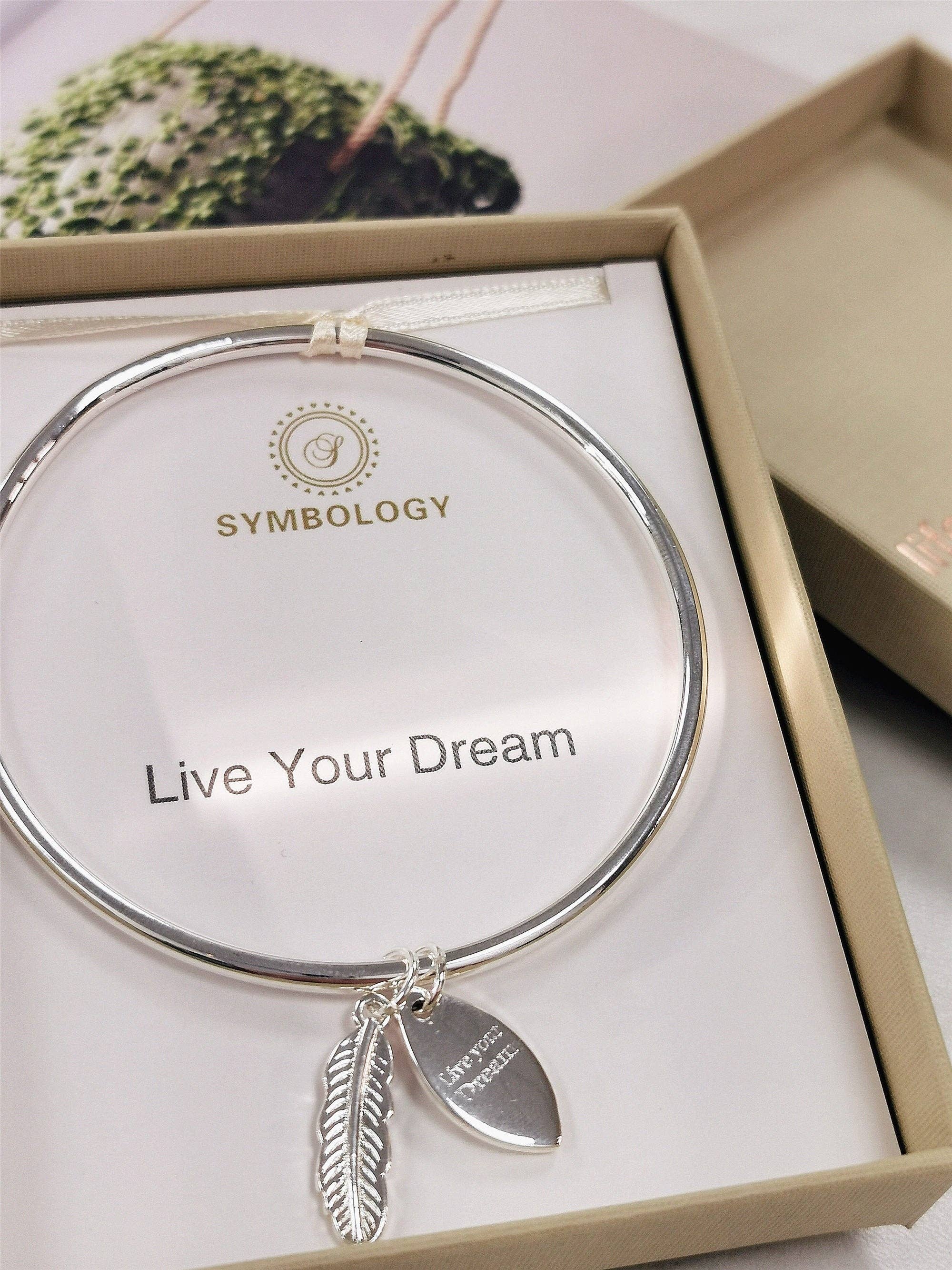 SYMBOLOGY JEWELLERY – Engroshandel Armbånd med vedhæng – Lev din drøm armbånd1