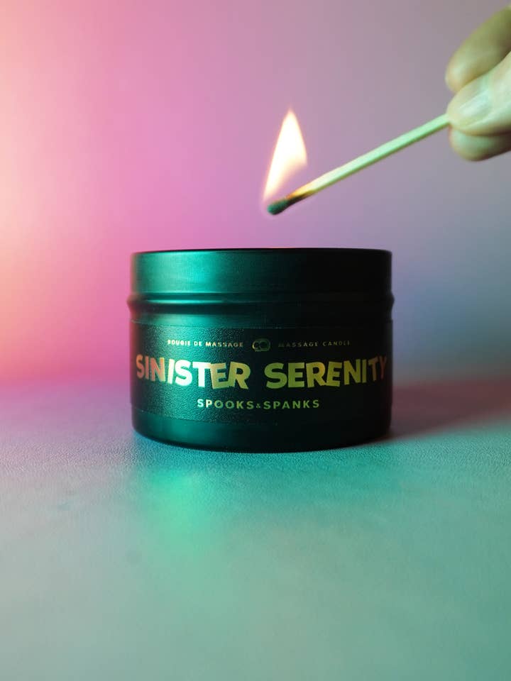 Candela da massaggio Sinister Serenity eucalyptus + fresh rain per la vendita all'ingrosso da parte di Spooks & Spanks