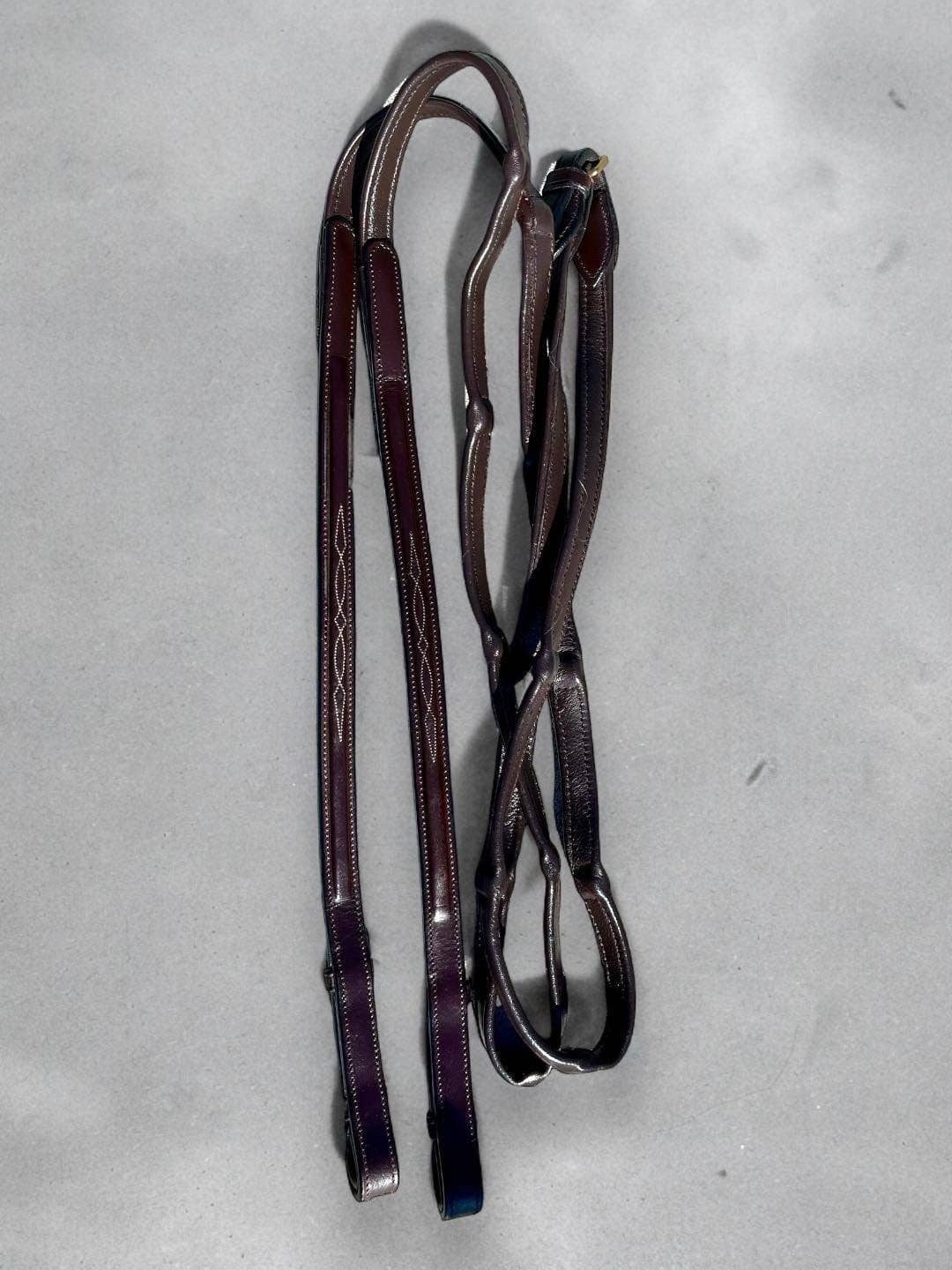 EPONIA EQUESTRIAN LIFESTYLE - Vente Équipement d’équitation - Rênes en cuir véritable souple avec encoches douces4