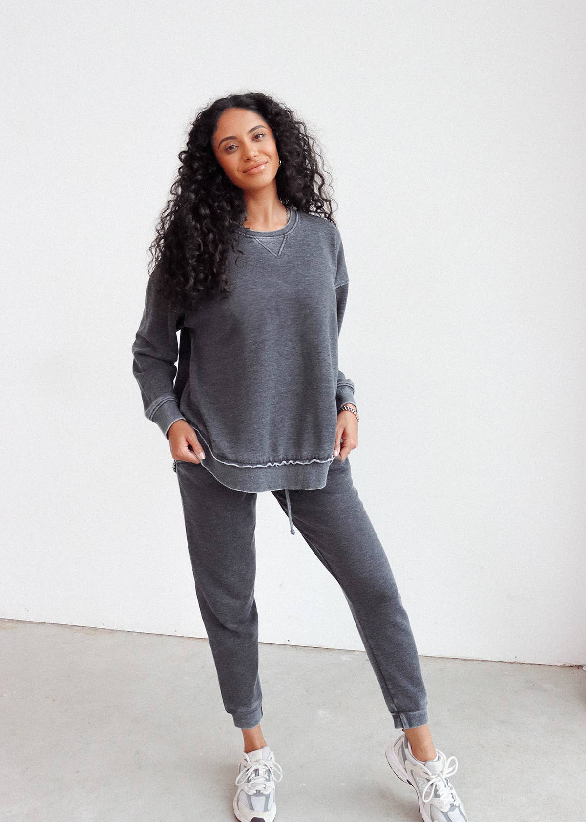 chicka-d – Großhandel Loungewear-Set – Damen – Passendes Set The Campus Pullover+Jogger1