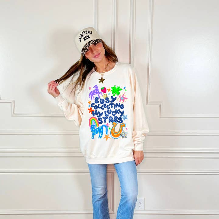 Felpa "Occupato a Raccogliere le Mie Stelle Fortunate" per la vendita all'ingrosso da parte di Poppy & Pine