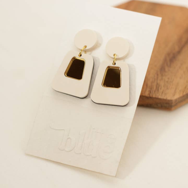 Creme og guld spejl akryl geometriske øreringe for engroshandel hos Little Blue Jewelry + Displays by M3 Custom Designs