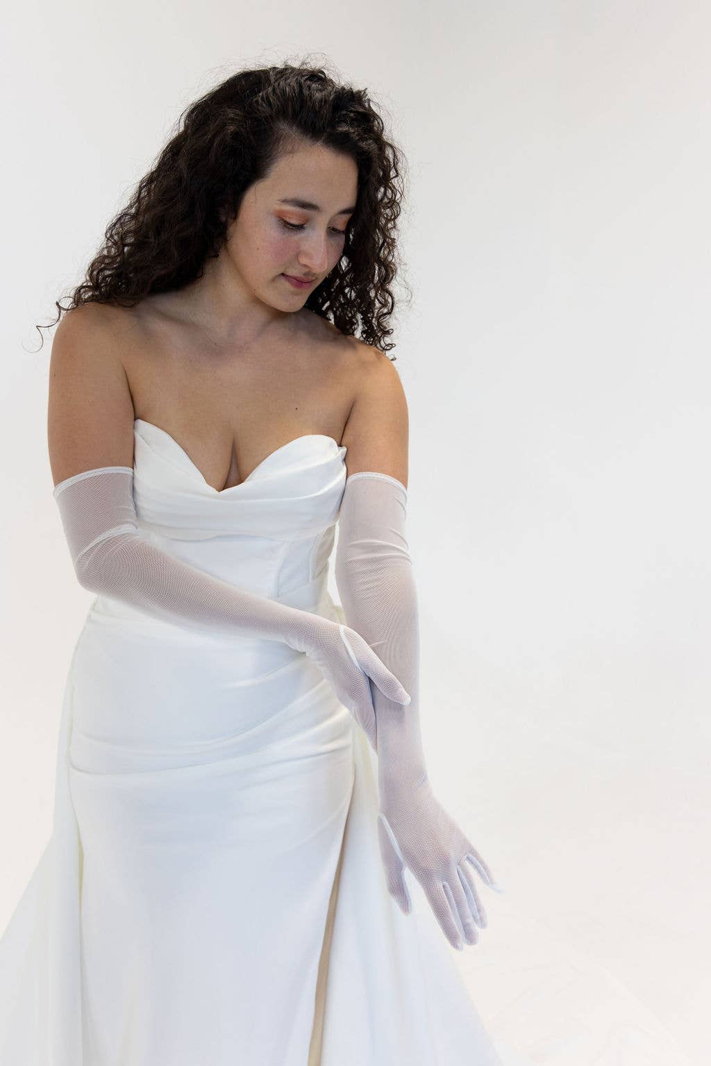 Petite Mariee Boutique – wholesale Gloves – Women's – Hailey Sheer Mesh Bridal Gloves1