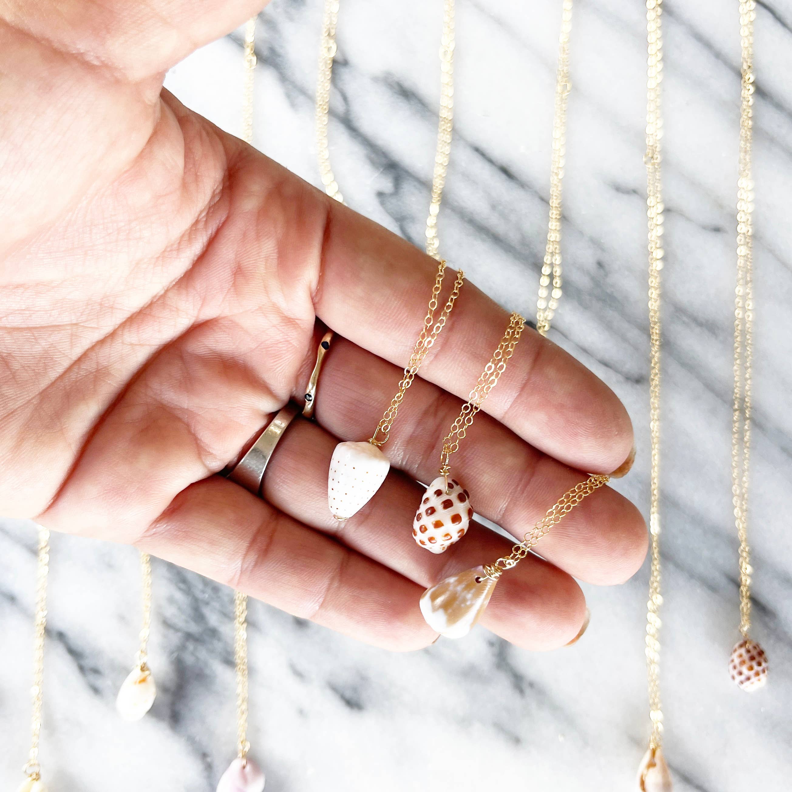 Flotsam & Co. Hawaii - Wholesale Pendant/Charm Necklace - *BESTSELLER* Mini Hawaii Shell Necklace1