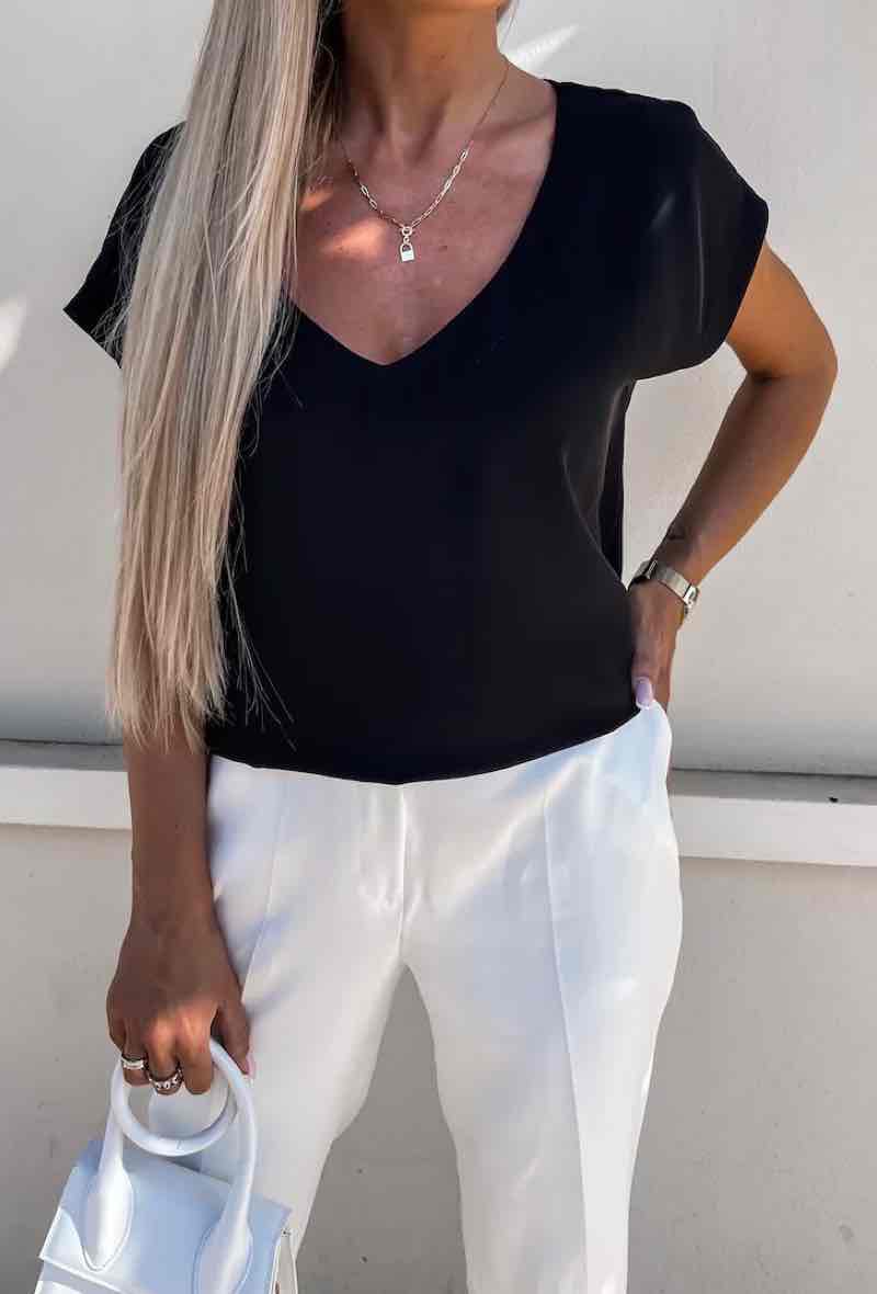 ESTEE BROWN – Engroshandel T-shirt – til kvinder – T-shirt med V-hals og korte ærmer - 59292