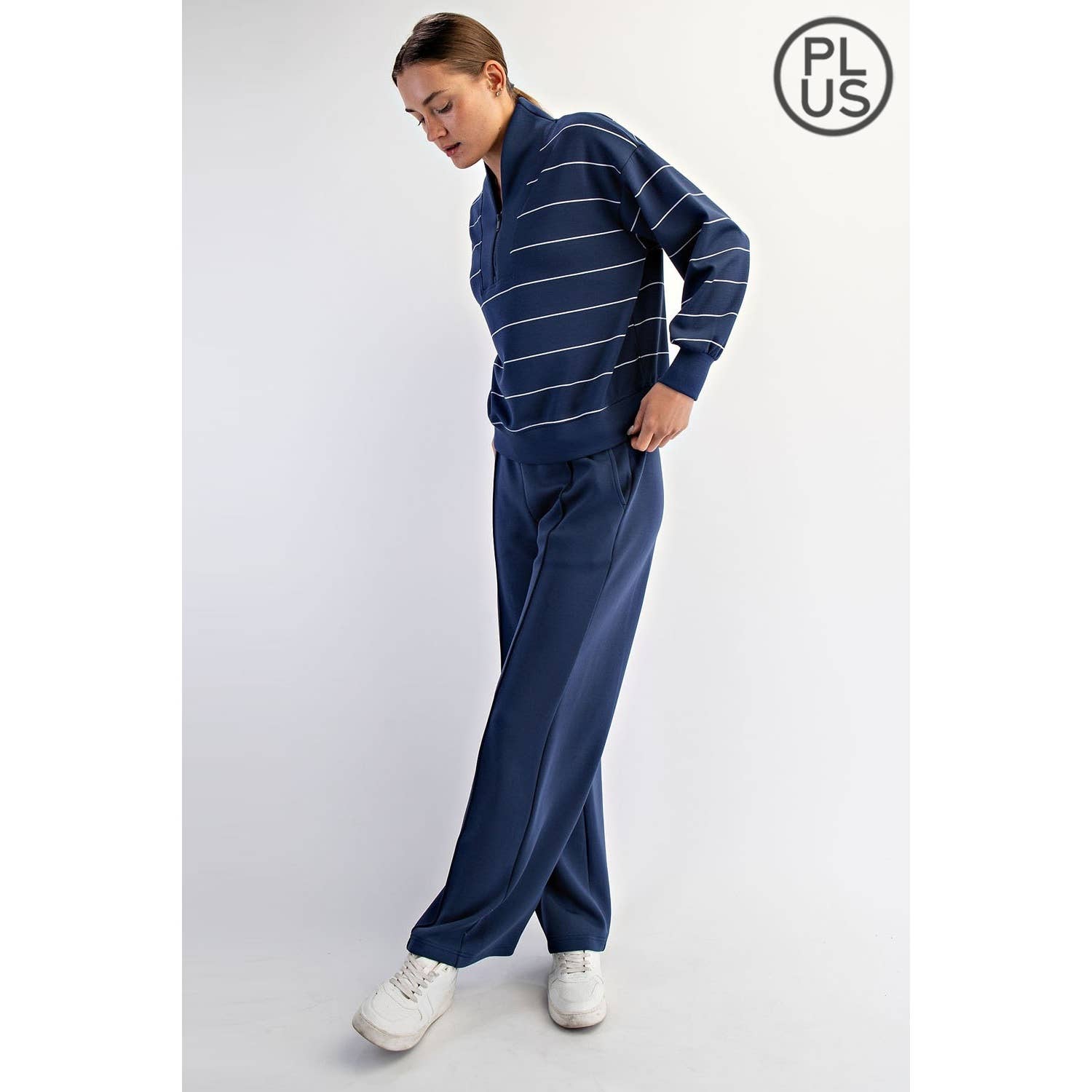 Rae Mode - Vendita all'ingrosso Felpa - Donna - GIACCA SCUBA A RIGHE IN MODAL TAGLIA FORTE CON SCOLLO A V25