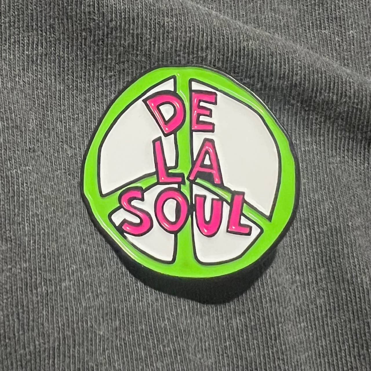 B-Side - Wholesale Lapel Pin/Button - De La Soul Pin