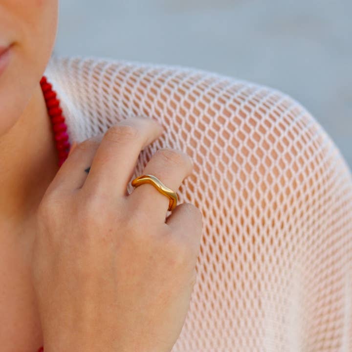 Liv Bella Vita | Waterproof Jewelry – wholesale Band/Stackad Ring – Daphne Oregelbunden Vågring
