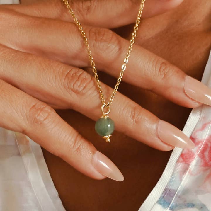 Vachana – wholesale Pendant/charm necklace – Elegant Round Natural Green Jade Necklace3