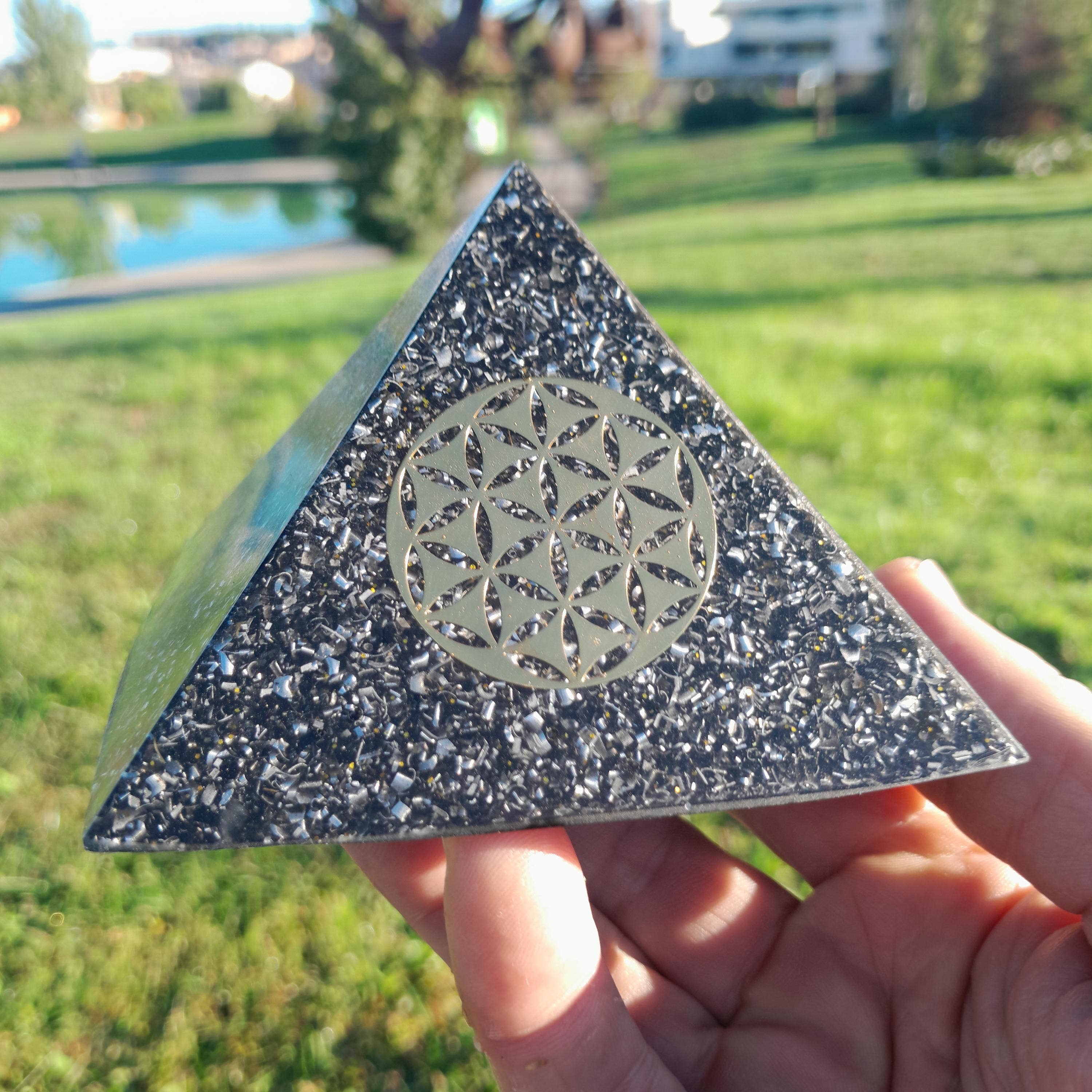 Mundo Orgon - Wholesale Spiritual Stone/Crystal - Orgonite Pyramid Flower of Life with Shungite - 90mm Base7