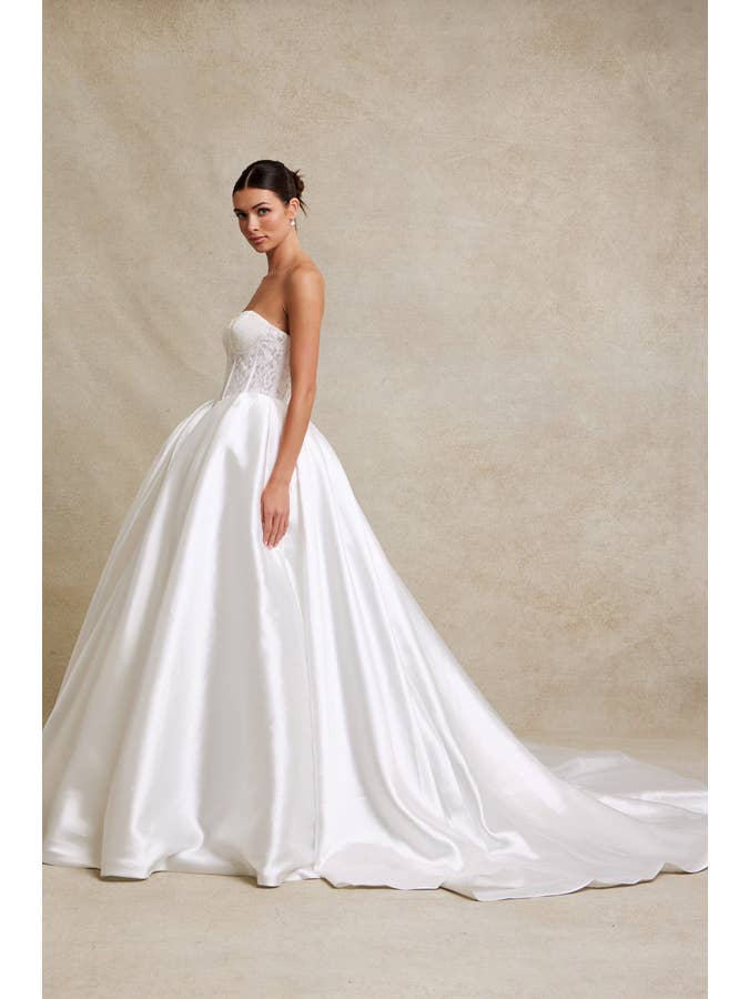 OFF WHITE Sweetheart Lace Top A Line Wedding Gown for wholesale on Faire2