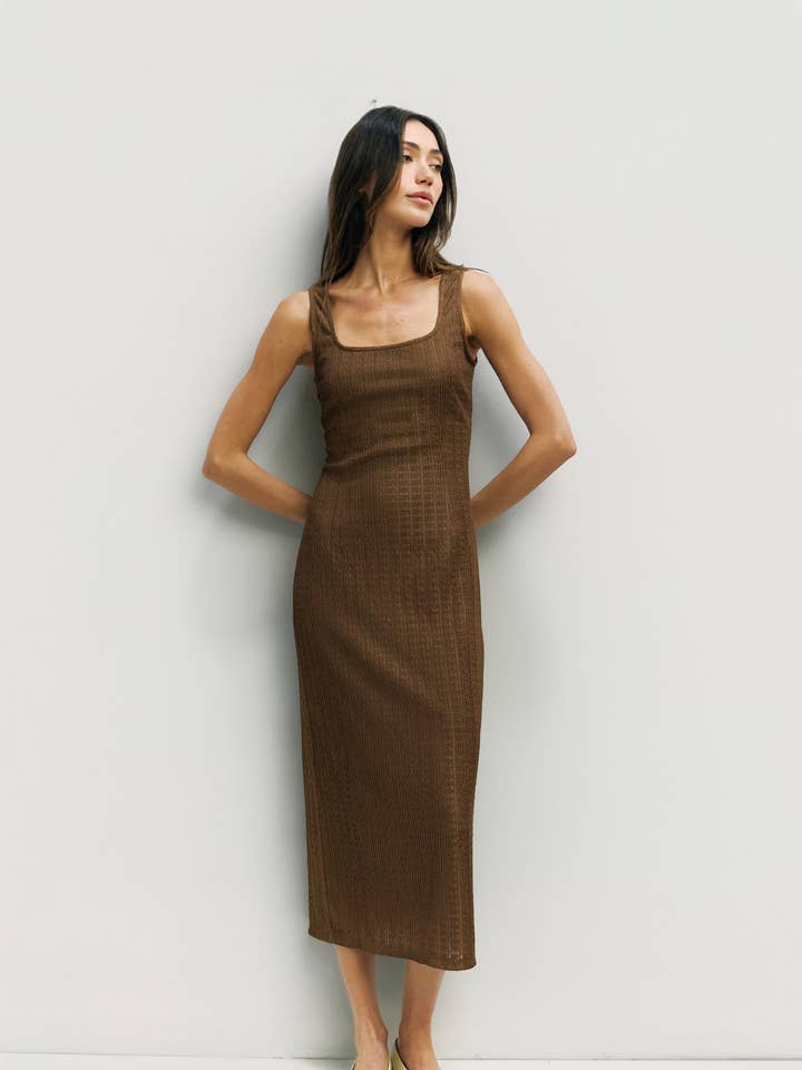 La Robe Evelyn | Robe Midi en Maille Texturée pour la vente par All Row