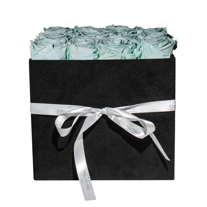 Gran cuadrado de terciopelo negro - 16 rosas para venta al por mayor de Eternal Fleur