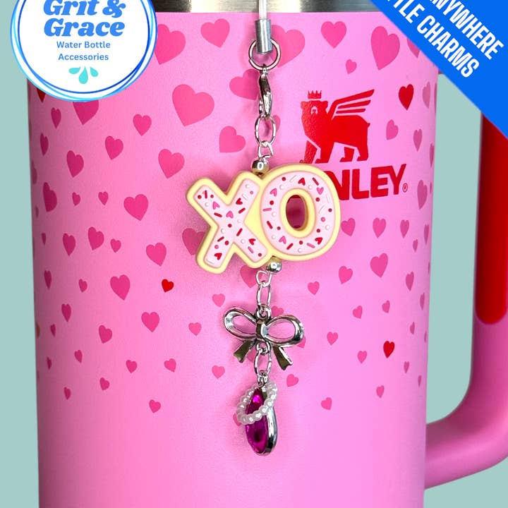 Colgante de botella con galleta XOXO para colgar en cualquier lugar para venta al por mayor de Grit & Grace Water Bottle Accessories