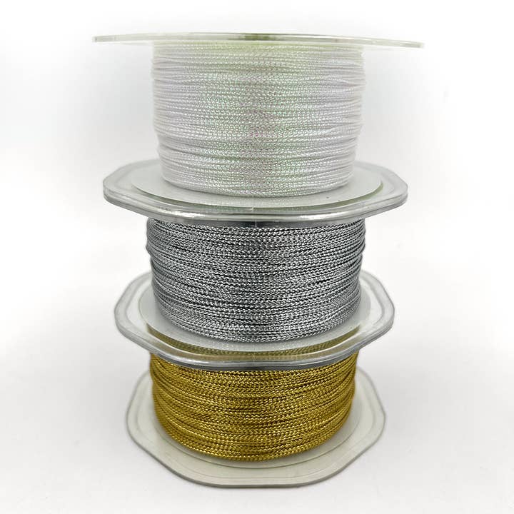 May Arts Ribbon – Engroshandel Håndværk forsyninger – 1 millimeter hvid iriserende metallisk streng1