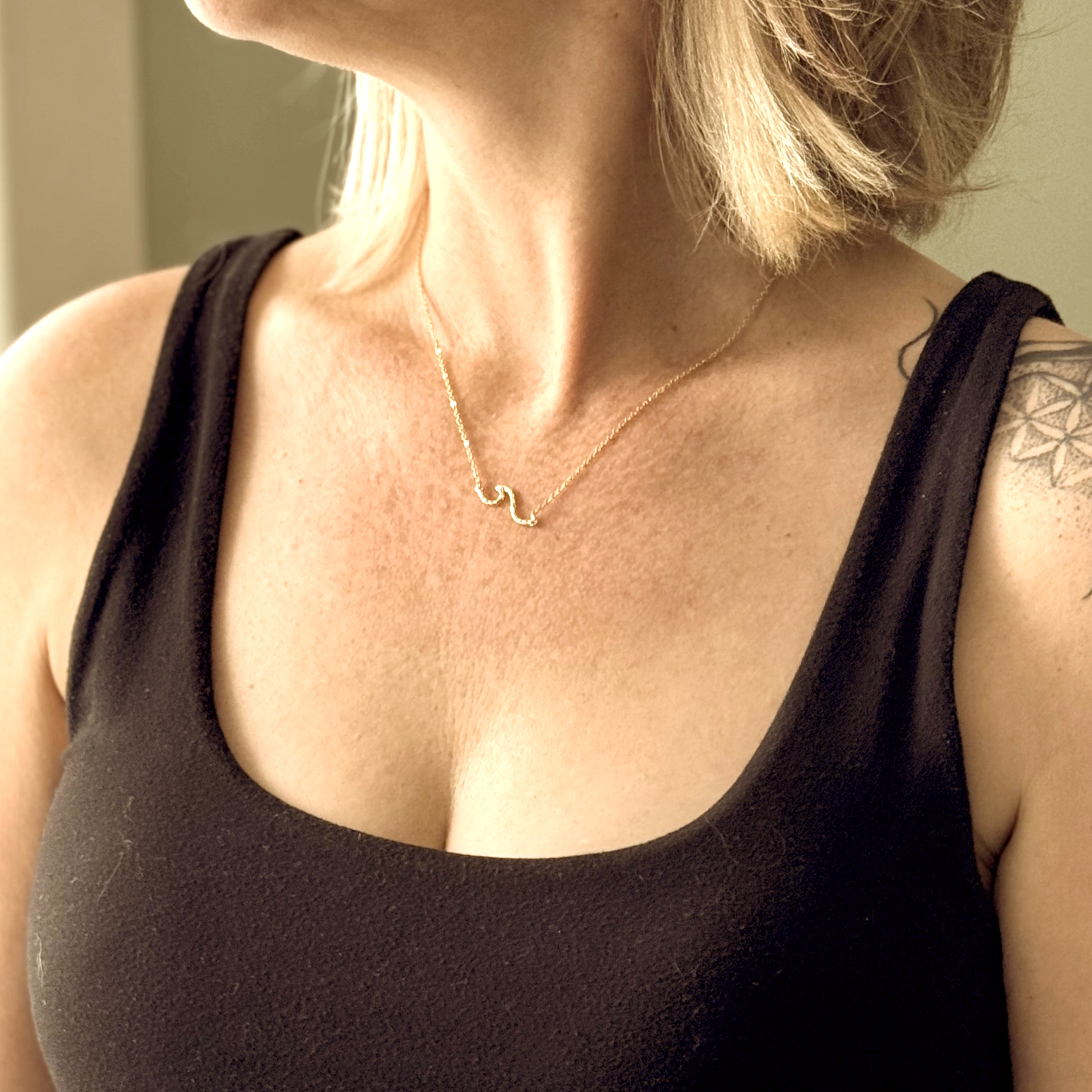 Suzie Blue Canada - Wholesale Pendant/Charm Necklace - Chainlink Necklace with Wave Pendant - Silver Plate3