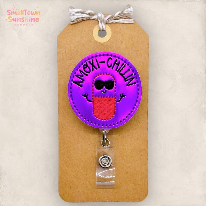 Amoxi-Chillin Bricka med Jojo-klämma för wholesale av The SmallTownSunshine Company