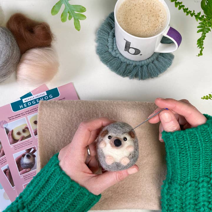 Bergin & Bath - Wholesale DIY Craft Kit - Needle Felting Kit, Hedgehog, Beginners, Creative Gift Idea1