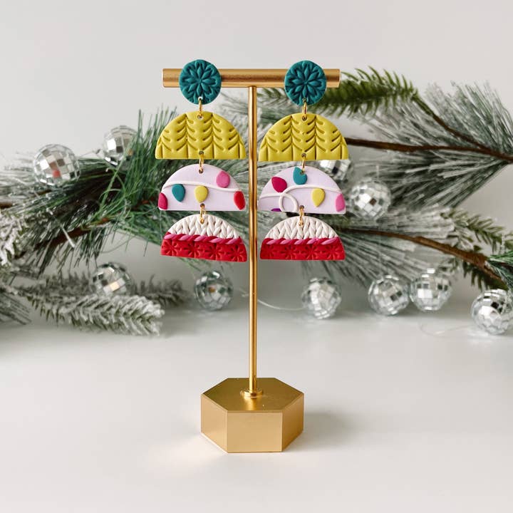 Noelle | Boucles d'oreilles de Noël en argile polymère pour la vente par Meadow & Mae