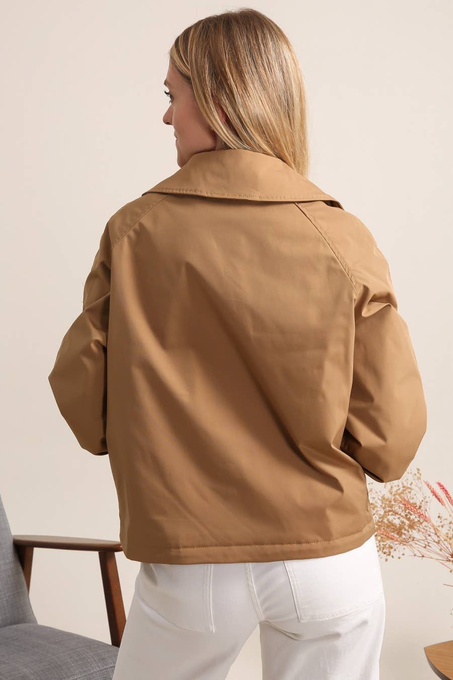 Attrait Paris – wholesale Trench coat – Women’s – Waterproof short trench coat with padding and cuff7