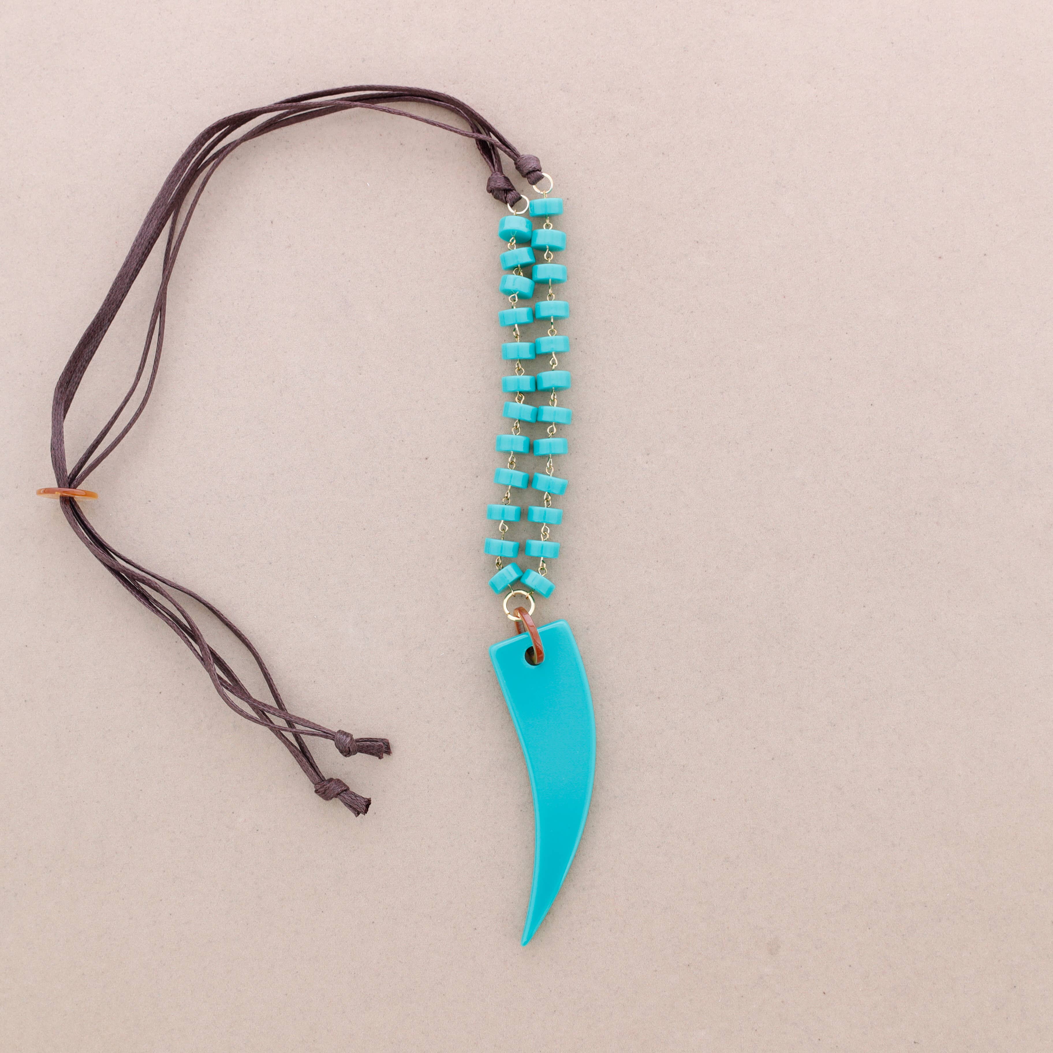 Sonata - Vente Bijoux à boutons pression - Collier long avec pendentif corne en résine0