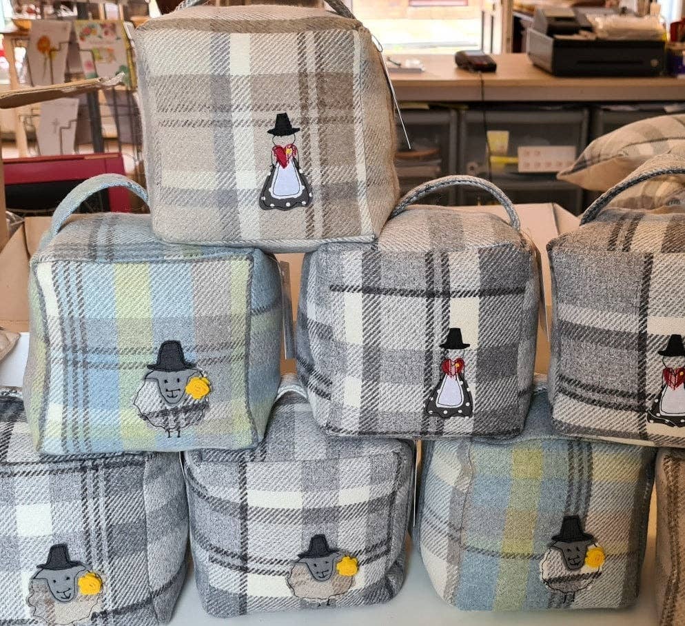 Sweet Williams – wholesale Door stop – Door Stop - 6 Colours in a Choice of Designs3