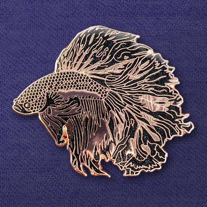 Spilla smaltata Copper Eclipse Betta (edizione limitata LE50) per la vendita all'ingrosso da parte di Anima