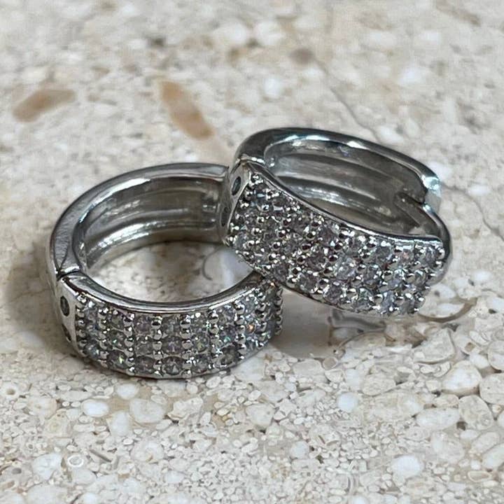 Créoles Icy Huggie pour la vente par Silla