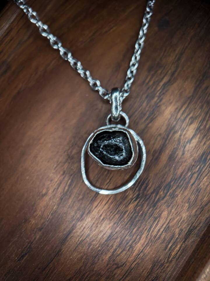 Tektit-Dreifaltigkeits-Halskette für den Großhandel von Wild Wren Adornments