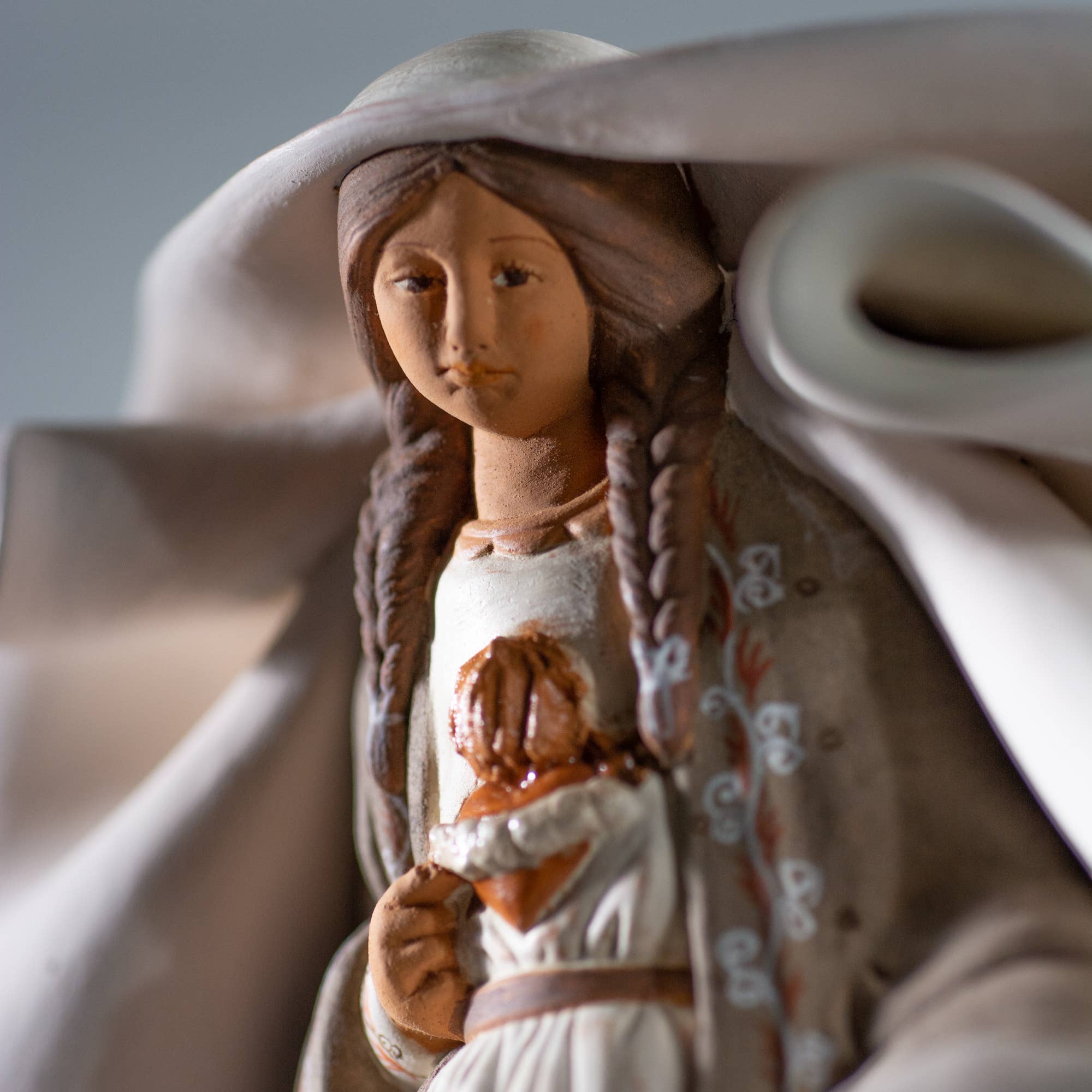 Lucuma Designs - Wholesale Decorative Figurine - Holy Mary with Angels - Fine Ceramic Sculpture - Artist Made2