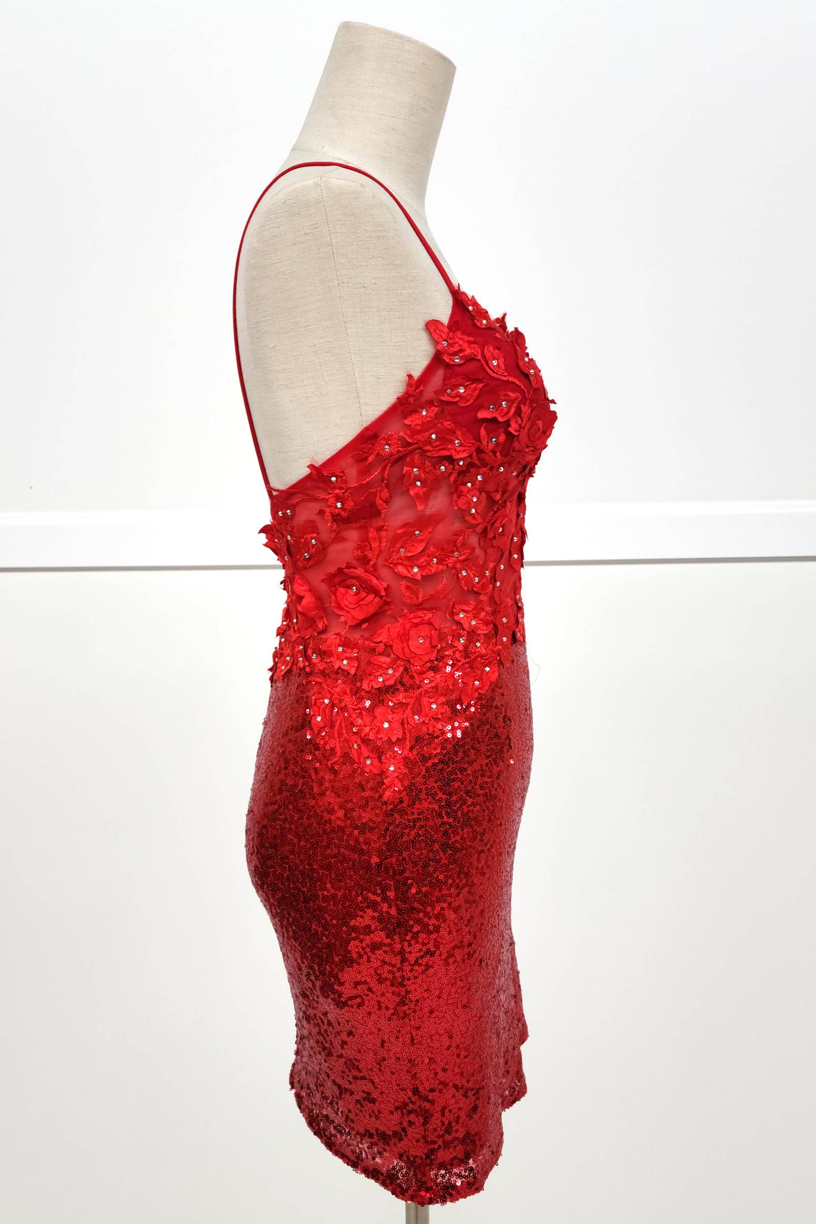 Chicas - Vente Robe – femme - Robe courte à paillettes et broderies florales C80837