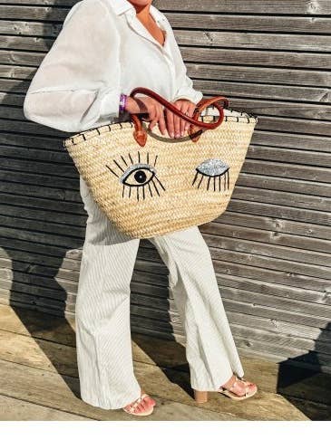 Panier en paille avec œil clin d'œil – Sac de plage tissé à la main pour la vente par Twins Basket