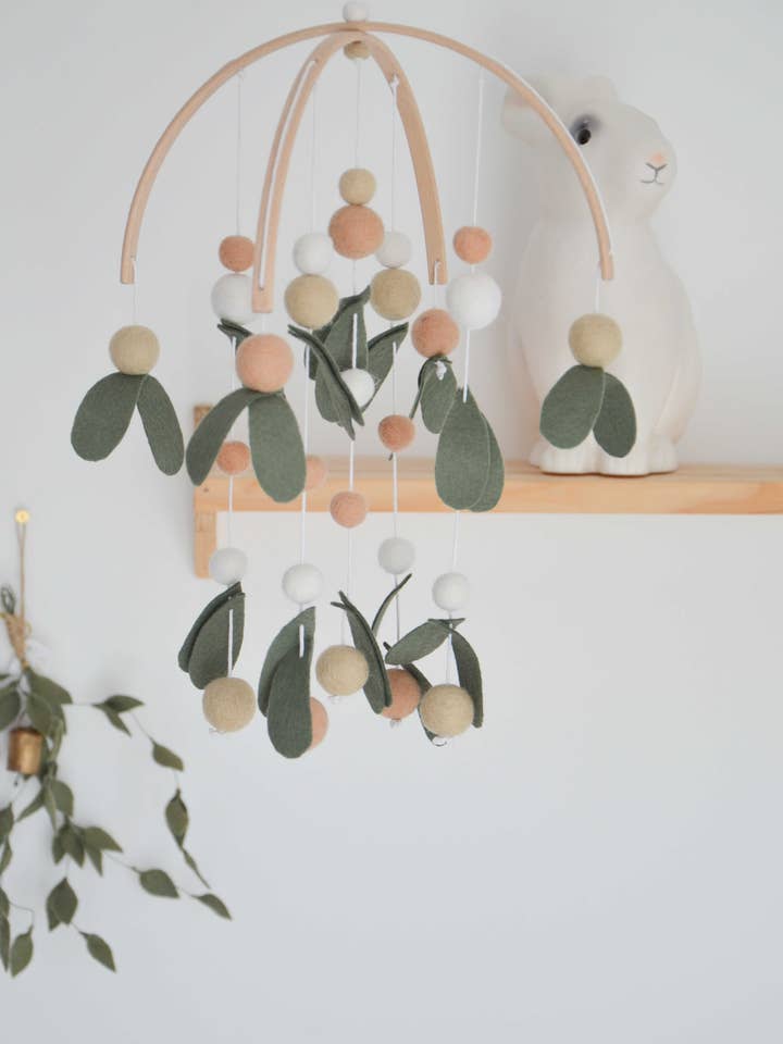 Filtad ullmobil i persika, beige och kaki färger för wholesale av Calmfordreamers