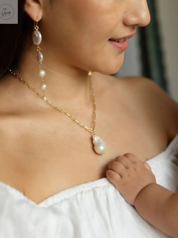 Collier The Anchor ~ Grande perle baroque pour la vente par xo, Mango