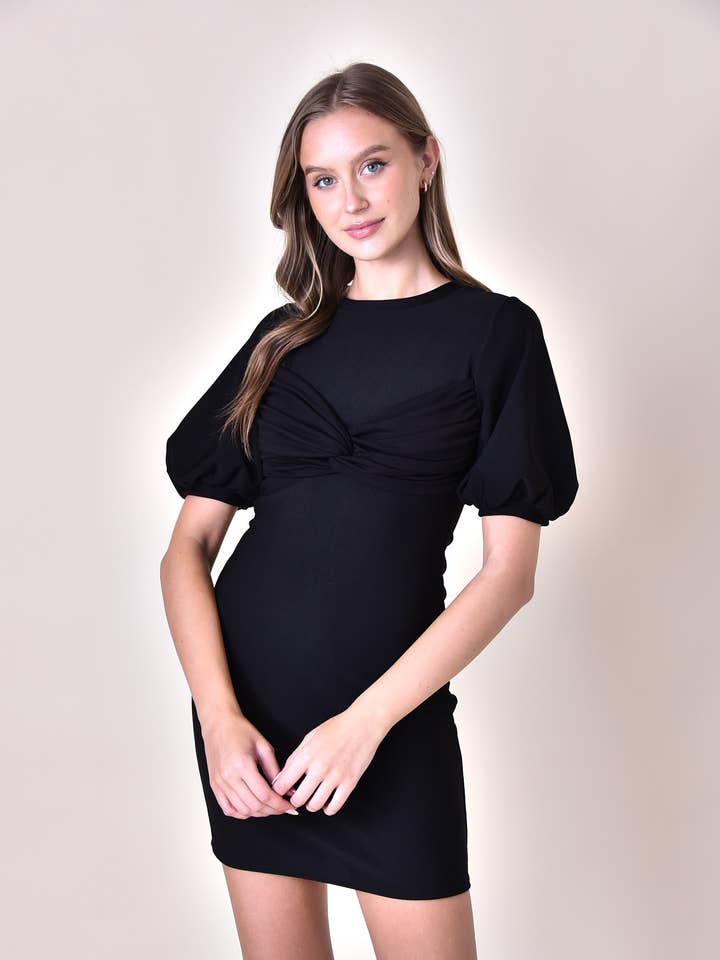 MINI-ROBE DE SOIRÉE À MANCHES BOUFFANTES COURTES TORSADÉES SUR LE DEVANT DD7243FO pour la vente par Fore Collection