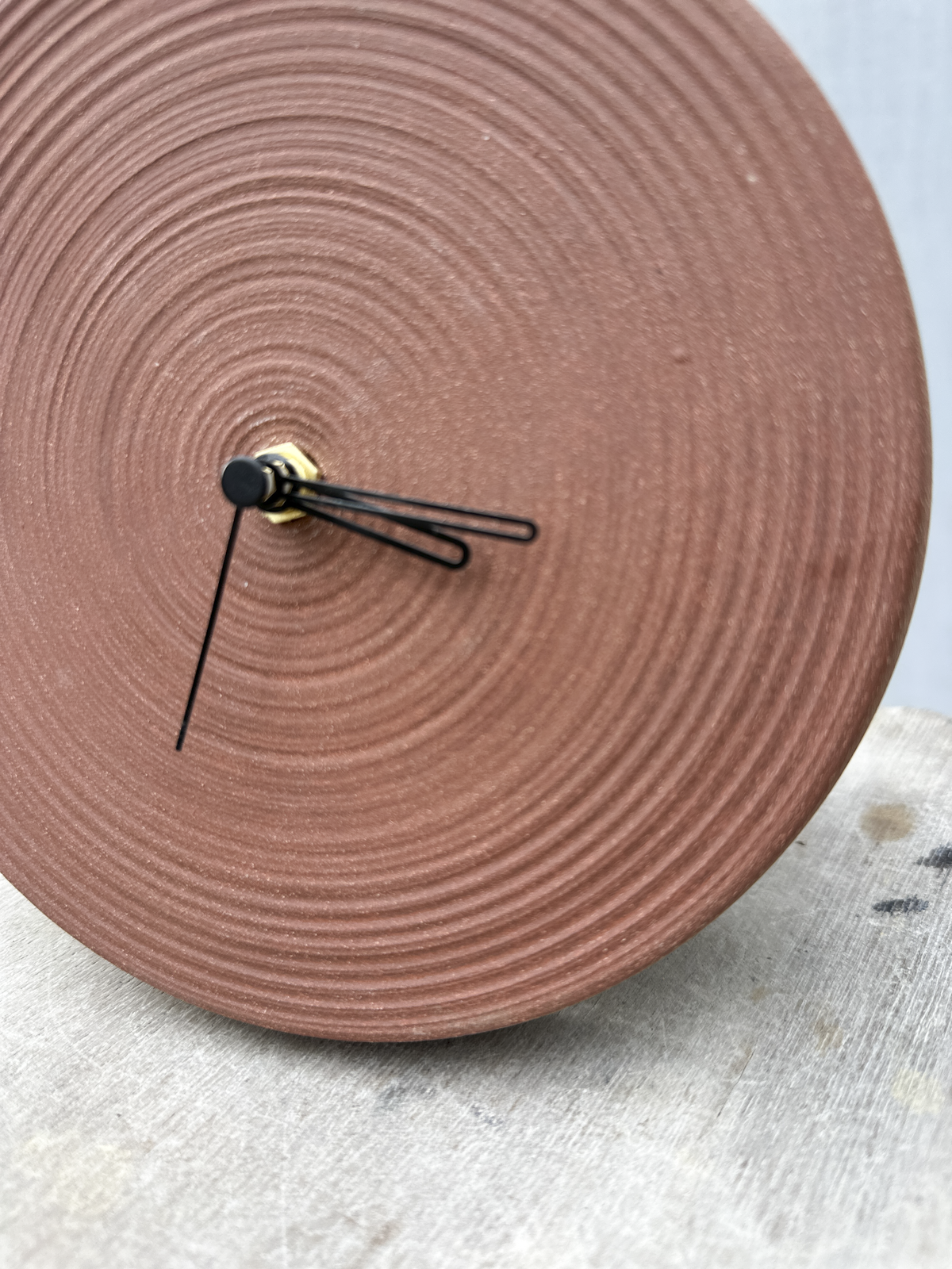 Noot ~Swart - Wholesale Wall Clock - Ceramic Wall Clock – Red Earth – Model A10