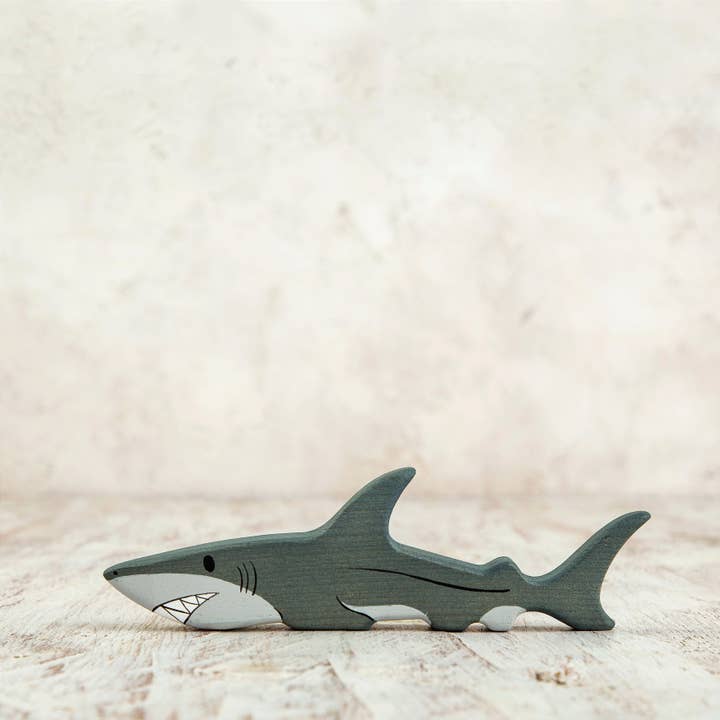 Jouet requin en bois Figurine de requin blanc Animaux marins pour la vente par Wooden Caterpillar Toys