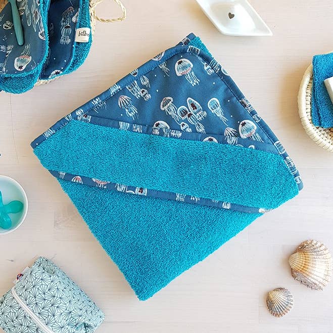 Cape de bain bleue Octopus pour la vente par Bilboquet