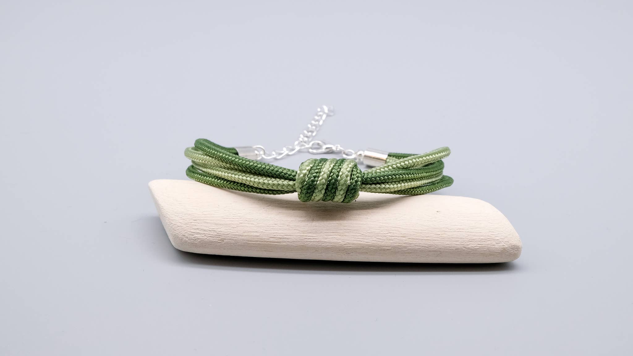 La Fabrique du Noeud - Vente Bracelet tissé/tressé - Bracelet en paracord nœud en spirale dégradé vert3