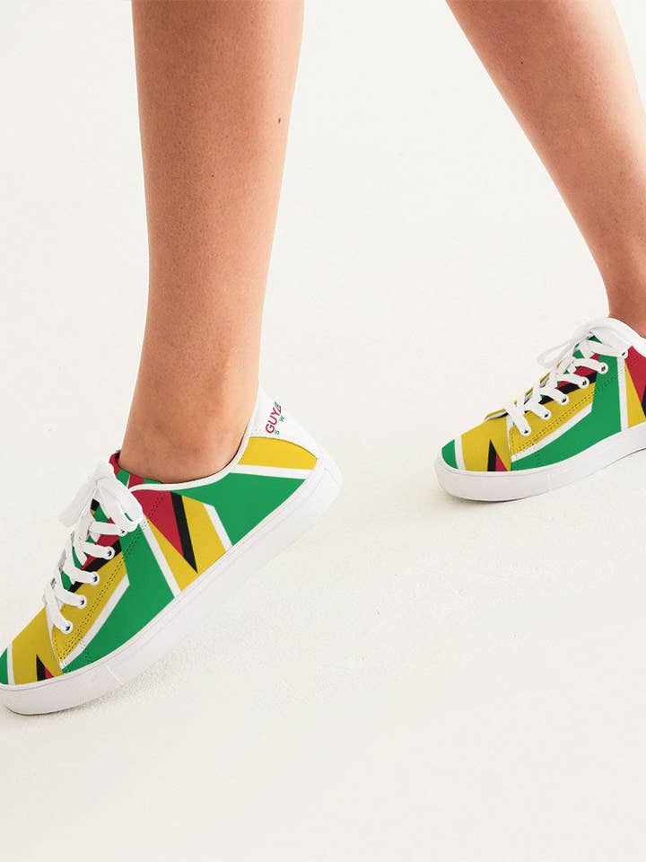 Abstract Guyana Flag Damen-Sneaker aus Kunstleder für den Großhandel von Guyanese Swag