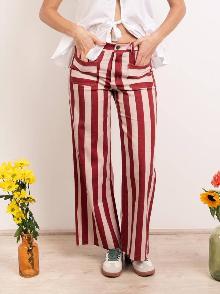 Valeria Jeans in Burgunderrot mit Streifen für den Großhandel von MindTraveler